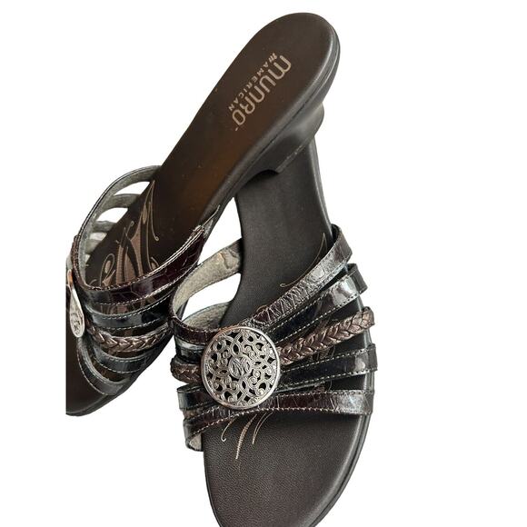 Munro American Women Red Sandals US 8.5M Dark Brown Strappy With Silver EUC - Picture 5 of 8